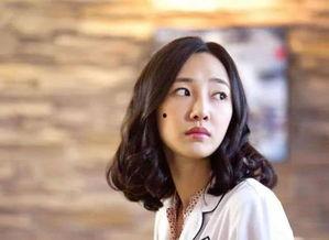 娱乐吃瓜女配角色,从娱乐吃瓜女配到闪耀明星的华丽蜕变